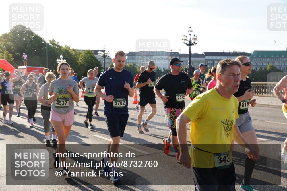 07.09.2025 - BARMER Alsterlauf Yannick Fuchs http://msf.ph/oto/8732760 07.09.2025 09:05:08 Laufen 3043, 360, 595, 4537, 5176, 5762, 295, 2292, 2442, 816, 343 meine-sportfotos.de