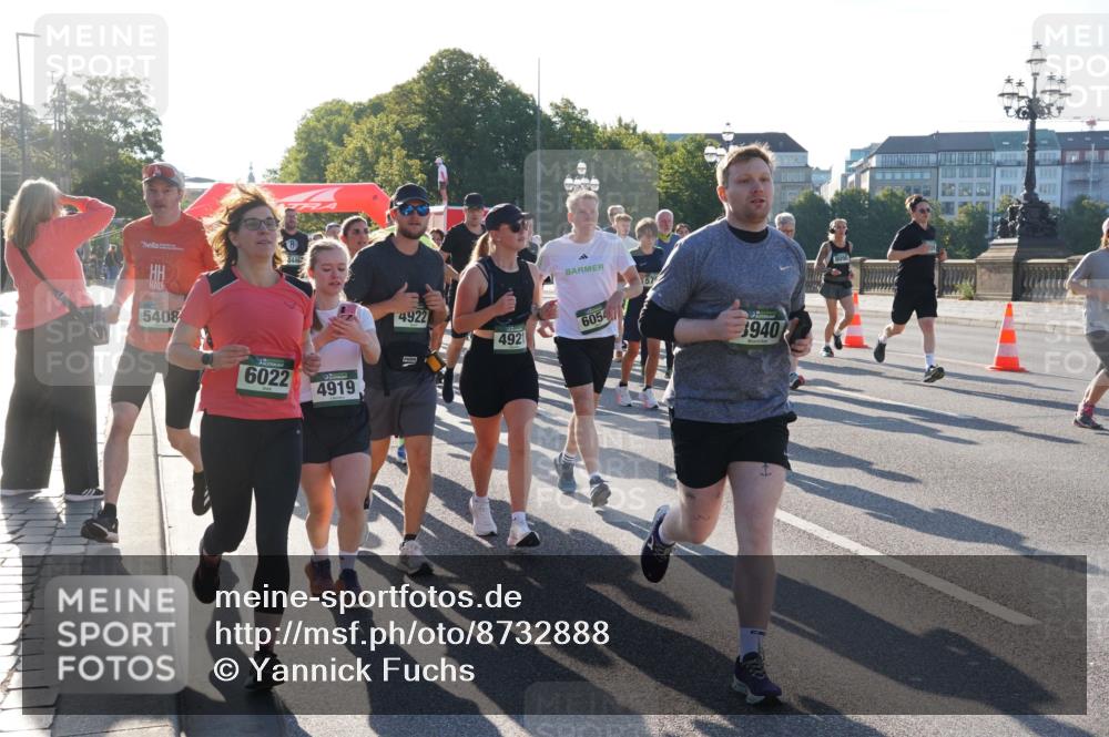 07.09.2025 - BARMER Alsterlauf Yannick Fuchs http://msf.ph/oto/8732888 07.09.2025 09:05:45 Laufen 5408, 3446, 6022, 4919, 4922, 4921, 6054, 157, 3940 meine-sportfotos.de