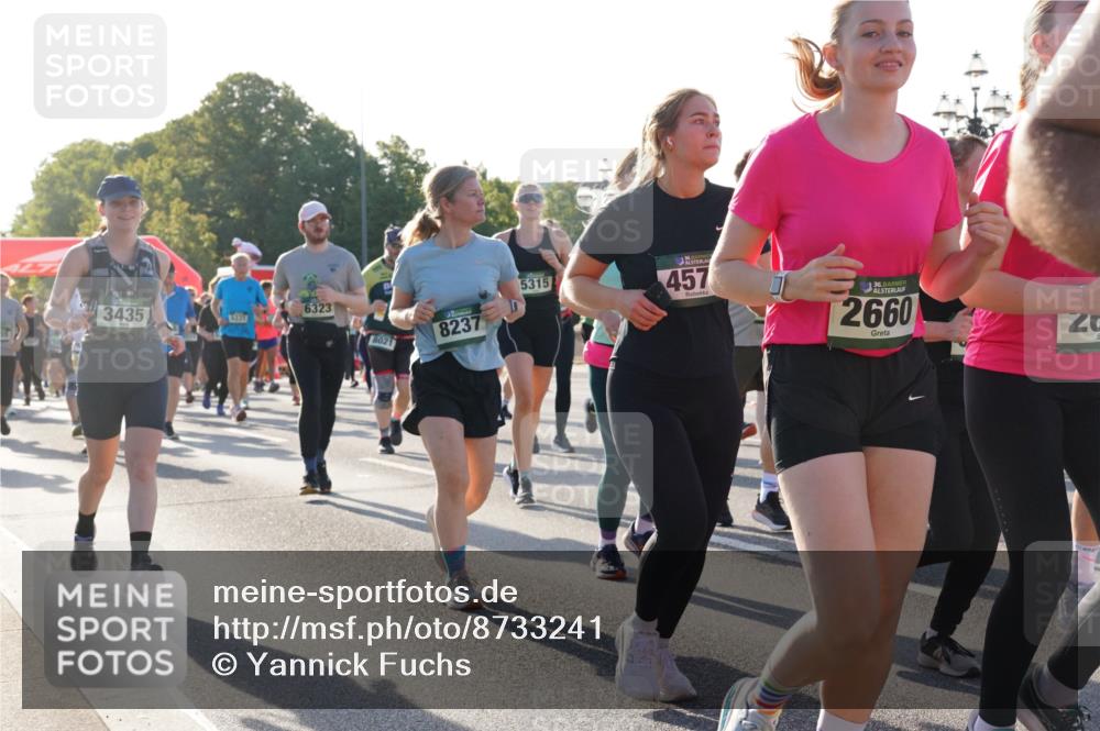 07.09.2025 - BARMER Alsterlauf Yannick Fuchs http://msf.ph/oto/8733241 07.09.2025 09:06:44 Laufen 6323, 3435, 5931, 8021, 8237, 5315, 457, 36, 2660, 20 meine-sportfotos.de