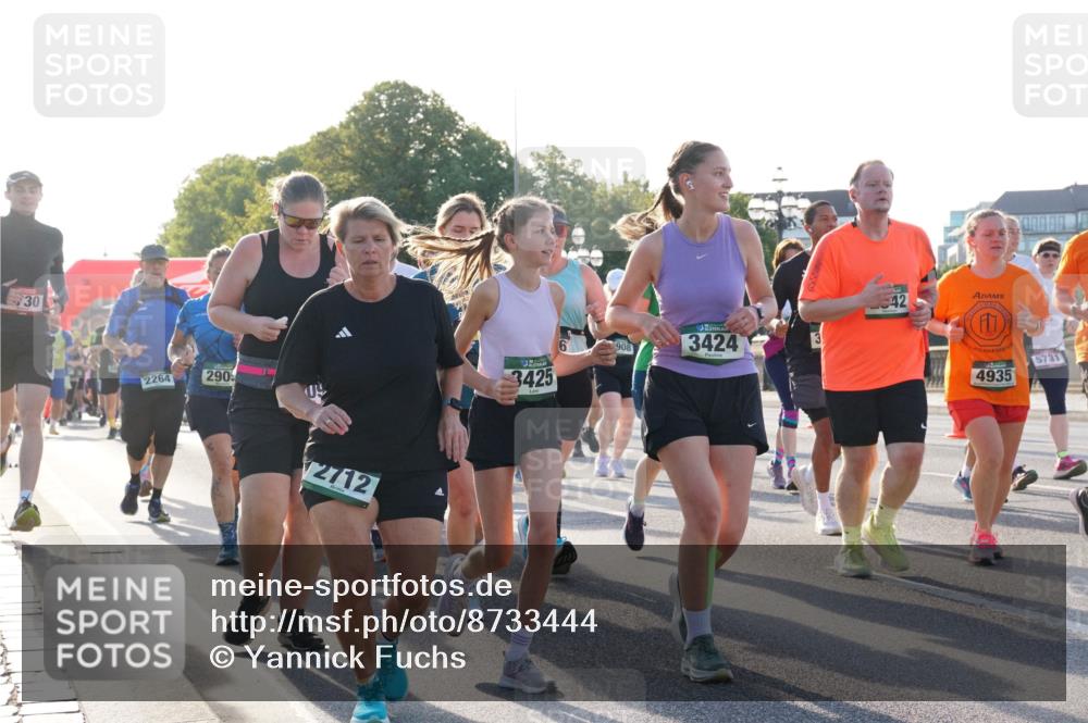 07.09.2025 - BARMER Alsterlauf Yannick Fuchs http://msf.ph/oto/8733444 07.09.2025 09:06:57 Laufen 30, 2264, 290, 2712, 3425, 908, 3424, 42, 4935, 5731 meine-sportfotos.de