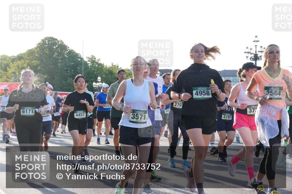 07.09.2025 - BARMER Alsterlauf Yannick Fuchs http://msf.ph/oto/8733752 07.09.2025 09:07:14 Laufen 45, 6171, 2877, 4457, 2550, 3571, 34, 2707, 4958, 3782, 377, 2564 meine-sportfotos.de