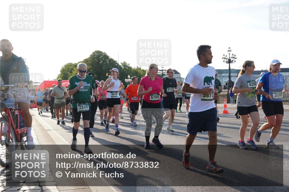 07.09.2025 - BARMER Alsterlauf Yannick Fuchs http://msf.ph/oto/8733832 07.09.2025 09:07:18 Laufen 3550, 4437, 2249, 5721, 4519, 474, 5277, 4313, 3674, 5709, 5877, 4398, 2550 meine-sportfotos.de