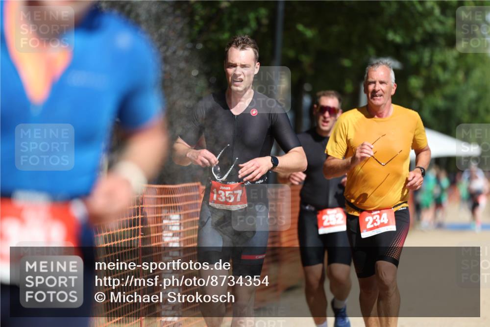 07.09.2025 - 19. Norderstedt Triathlon Michael Strokosch http://msf.ph/oto/8734354 07.09.2025 12:17:33 Laufen 234, 252, 303, 1357 meine-sportfotos.de