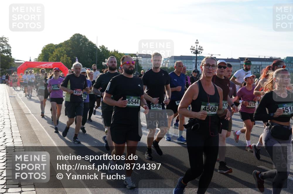 07.09.2025 - BARMER Alsterlauf Yannick Fuchs http://msf.ph/oto/8734397 07.09.2025 09:08:00 Laufen 5765, 3329, 2761, 26, 5544, 477, 4213, 15448, 4509, 151 meine-sportfotos.de