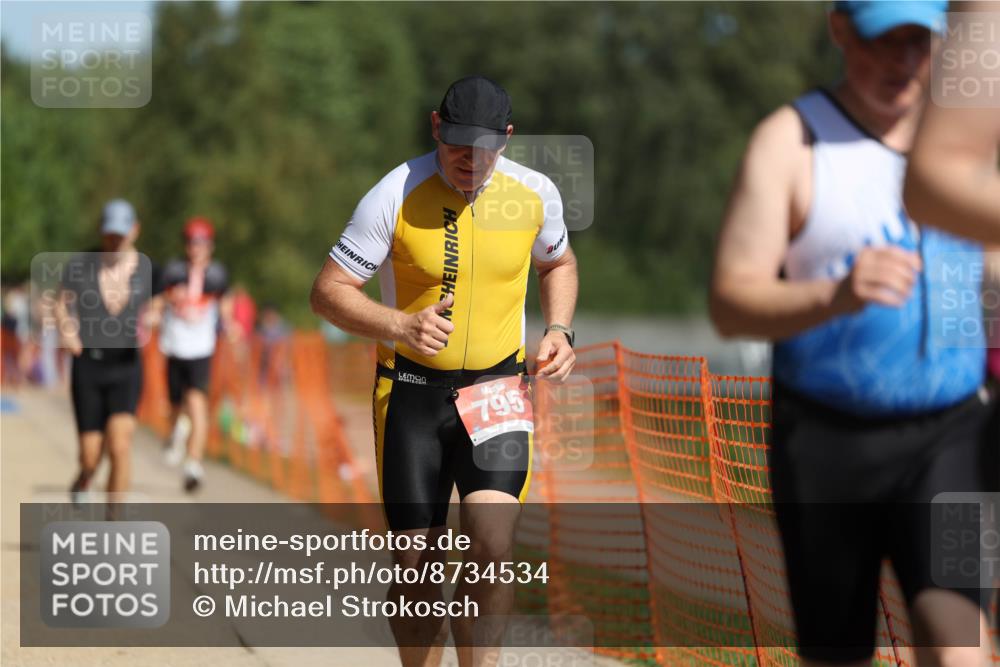 07.09.2025 - 19. Norderstedt Triathlon Michael Strokosch http://msf.ph/oto/8734534 07.09.2025 12:18:24 Laufen 237, 795, 857, 1300, 1313, 1371 meine-sportfotos.de