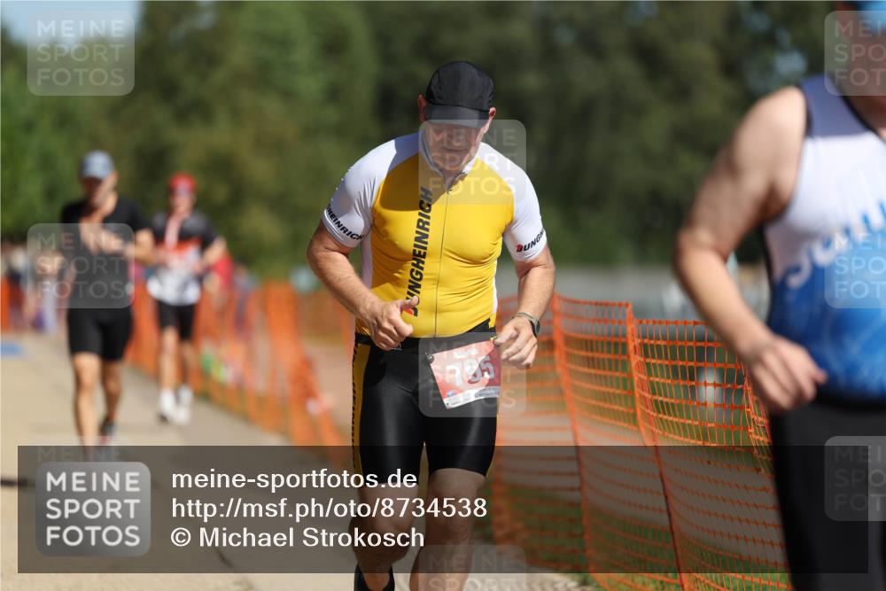 07.09.2025 - 19. Norderstedt Triathlon Michael Strokosch http://msf.ph/oto/8734538 07.09.2025 12:18:25 Laufen 237, 795, 857, 1300, 1313, 1371 meine-sportfotos.de