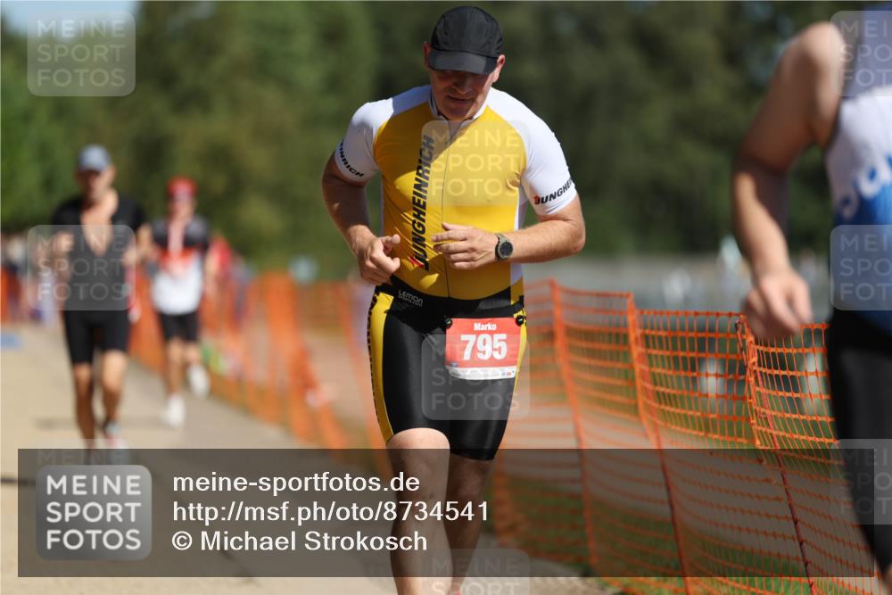 07.09.2025 - 19. Norderstedt Triathlon Michael Strokosch http://msf.ph/oto/8734541 07.09.2025 12:18:25 Laufen 237, 795, 857, 1300, 1313, 1371 meine-sportfotos.de