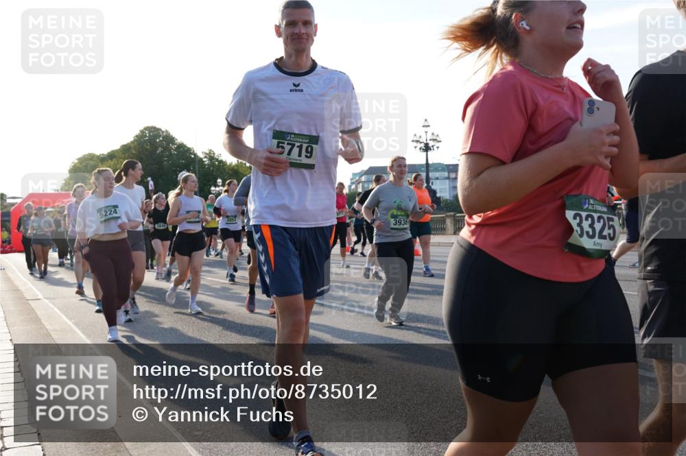 07.09.2025 - BARMER Alsterlauf Yannick Fuchs http://msf.ph/oto/8735012 07.09.2025 09:08:27 Laufen 5224, 3848, 3052, 36, 5719, 3936, 3325 meine-sportfotos.de
