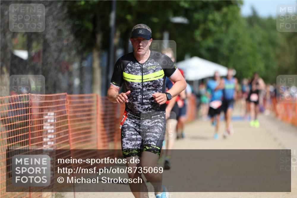 07.09.2025 - 19. Norderstedt Triathlon Michael Strokosch http://msf.ph/oto/8735069 07.09.2025 12:19:48 Laufen 215, 791, 837, 862, 1265 meine-sportfotos.de
