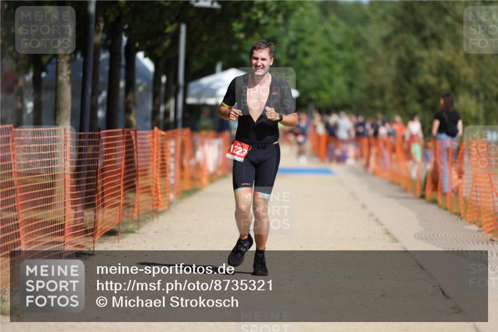 07.09.2025 - 19. Norderstedt Triathlon Michael Strokosch http://msf.ph/oto/8735321 07.09.2025 12:20:19 Laufen 1223 meine-sportfotos.de