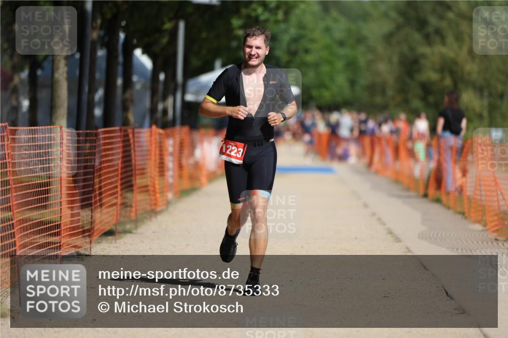 07.09.2025 - 19. Norderstedt Triathlon Michael Strokosch http://msf.ph/oto/8735333 07.09.2025 12:20:20 Laufen 1223 meine-sportfotos.de