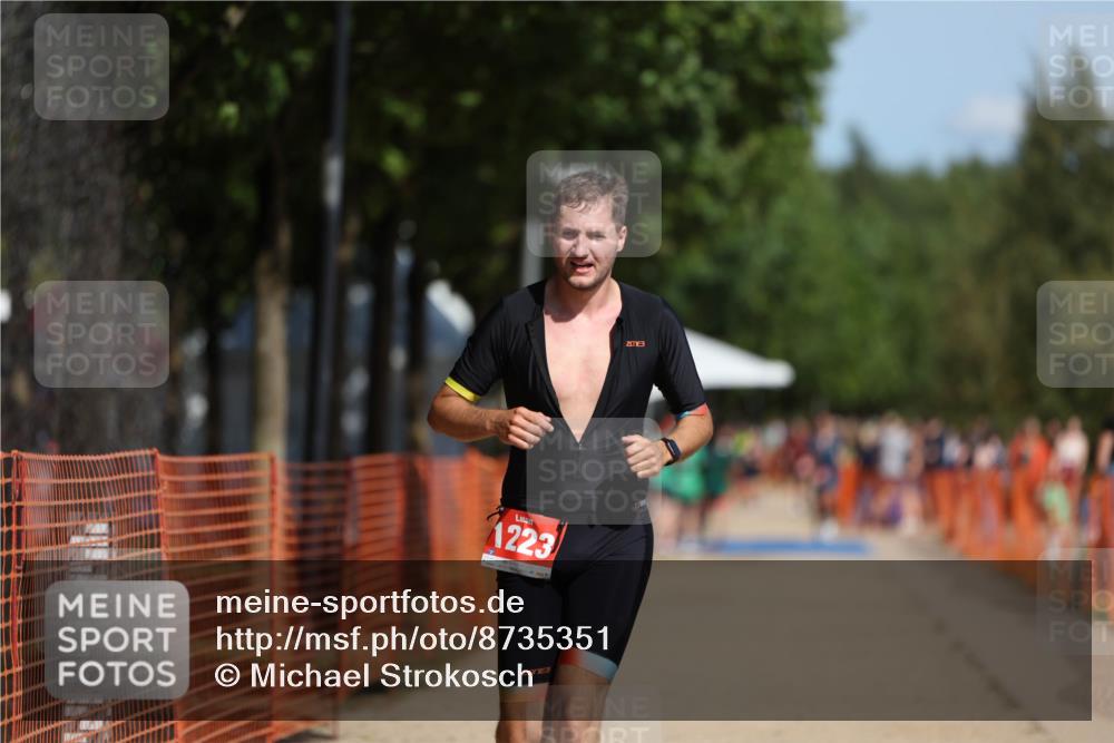 07.09.2025 - 19. Norderstedt Triathlon Michael Strokosch http://msf.ph/oto/8735351 07.09.2025 12:20:22 Laufen 1223 meine-sportfotos.de