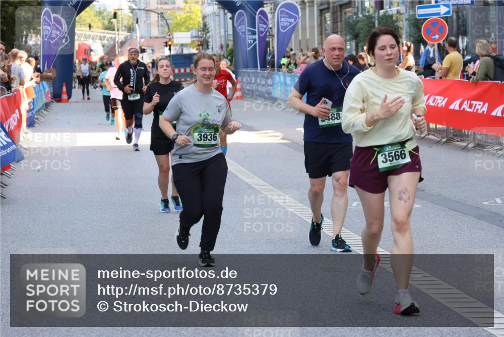 07.09.2025 - BARMER Alsterlauf Strokosch-Dieckow http://msf.ph/oto/8735379 07.09.2025 10:20:00 Ziel 2928, 2983, 3672, 4393, 4394, 4414, 4774, 5331, 5332 meine-sportfotos.de