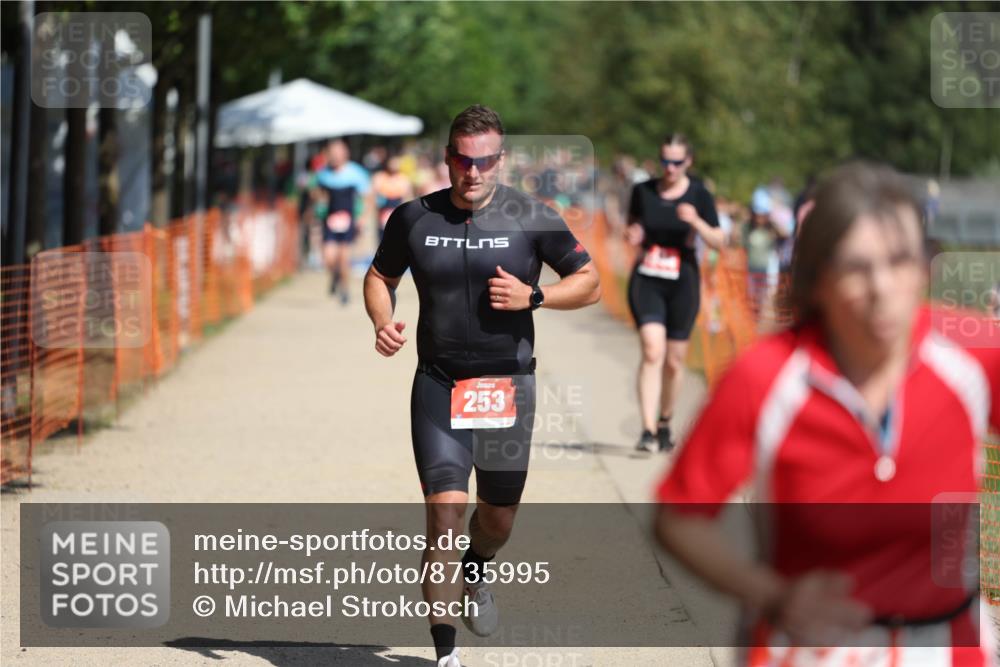 07.09.2025 - 19. Norderstedt Triathlon Michael Strokosch http://msf.ph/oto/8735995 07.09.2025 12:22:41 Laufen 253, 830, 1229, 1244 meine-sportfotos.de