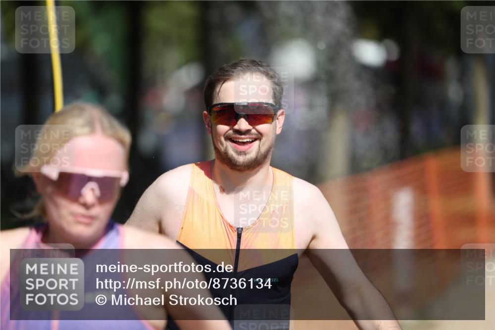 07.09.2025 - 19. Norderstedt Triathlon Michael Strokosch http://msf.ph/oto/8736134 07.09.2025 12:22:59 Laufen 162, 163, 164, 1233, 1319 meine-sportfotos.de