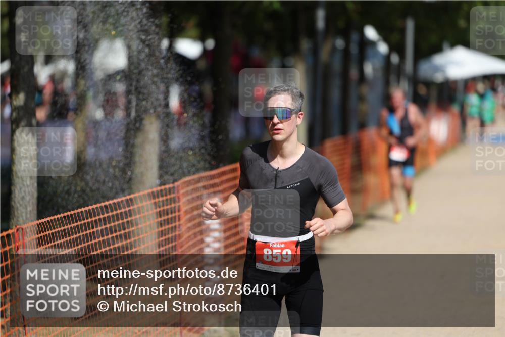 07.09.2025 - 19. Norderstedt Triathlon Michael Strokosch http://msf.ph/oto/8736401 07.09.2025 12:23:40 Laufen 152, 226, 859 meine-sportfotos.de