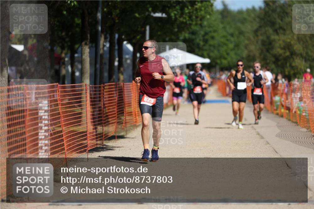 07.09.2025 - 19. Norderstedt Triathlon Michael Strokosch http://msf.ph/oto/8737803 07.09.2025 12:28:52 Laufen 823, 1358 meine-sportfotos.de