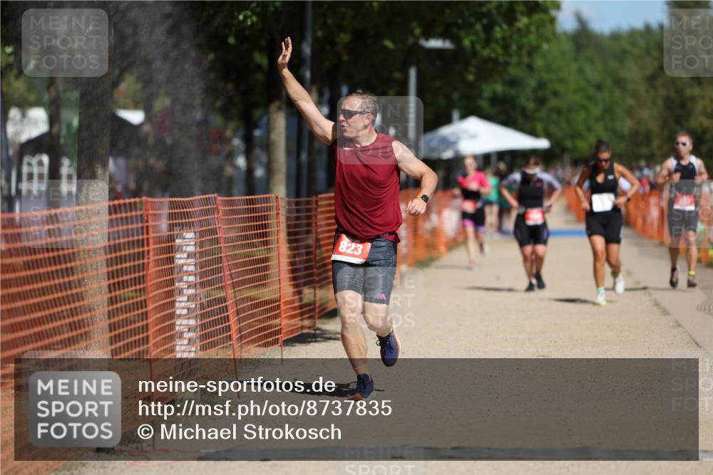 07.09.2025 - 19. Norderstedt Triathlon Michael Strokosch http://msf.ph/oto/8737835 07.09.2025 12:28:52 Laufen 823, 1358 meine-sportfotos.de