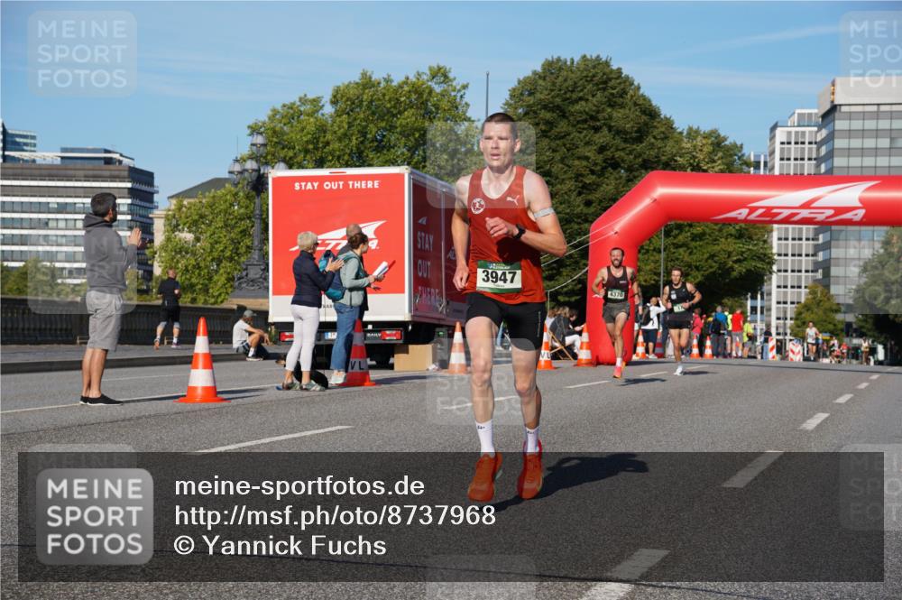 07.09.2025 - BARMER Alsterlauf Yannick Fuchs http://msf.ph/oto/8737968 07.09.2025 09:25:20 Laufen 817, 3947, 4370, 22 meine-sportfotos.de