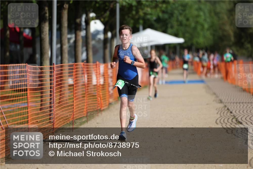 07.09.2025 - 19. Norderstedt Triathlon Michael Strokosch http://msf.ph/oto/8738975 07.09.2025 10:54:51 Laufen 676, 678 meine-sportfotos.de