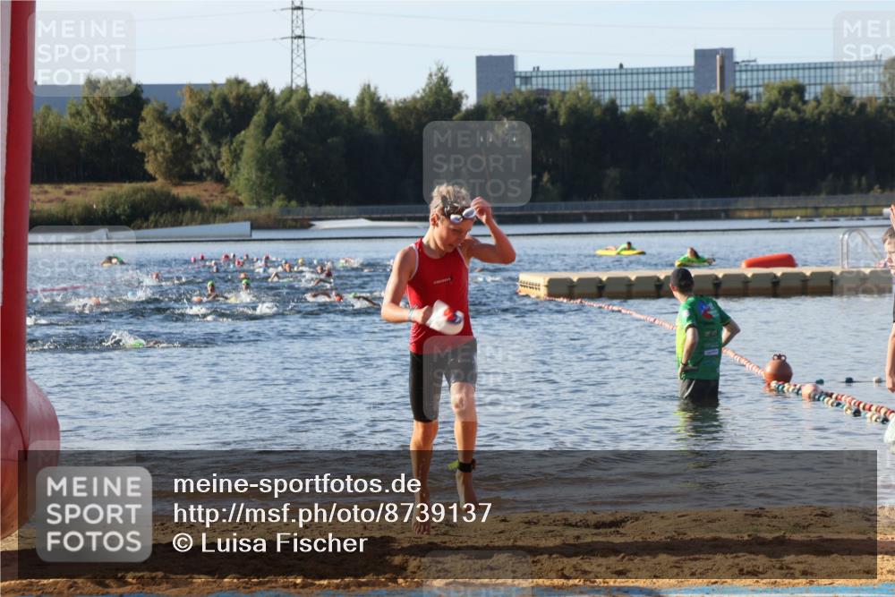07.09.2025 - 19. Norderstedt Triathlon Luisa Fischer http://msf.ph/oto/8739137 07.09.2025 09:28:41 Schwimmen 557, 583 meine-sportfotos.de
