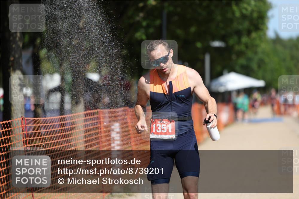 07.09.2025 - 19. Norderstedt Triathlon Michael Strokosch http://msf.ph/oto/8739201 07.09.2025 12:29:40 Laufen 1350, 1351 meine-sportfotos.de
