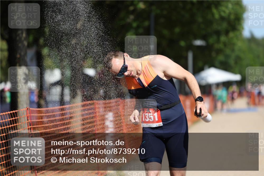 07.09.2025 - 19. Norderstedt Triathlon Michael Strokosch http://msf.ph/oto/8739210 07.09.2025 12:29:40 Laufen 1350, 1351 meine-sportfotos.de
