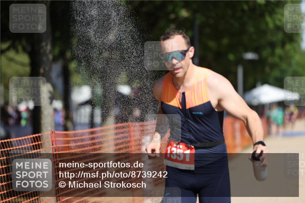 07.09.2025 - 19. Norderstedt Triathlon Michael Strokosch http://msf.ph/oto/8739242 07.09.2025 12:29:41 Laufen 1350, 1351 meine-sportfotos.de