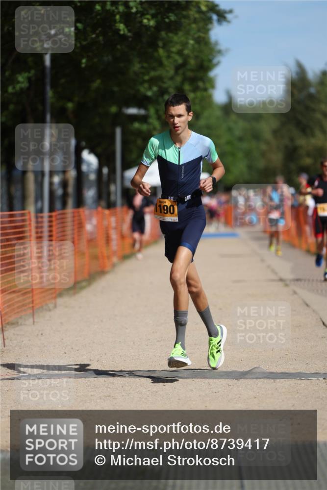 07.09.2025 - 19. Norderstedt Triathlon Michael Strokosch http://msf.ph/oto/8739417 07.09.2025 11:51:13 Laufen 1190, 1198, 1207 meine-sportfotos.de