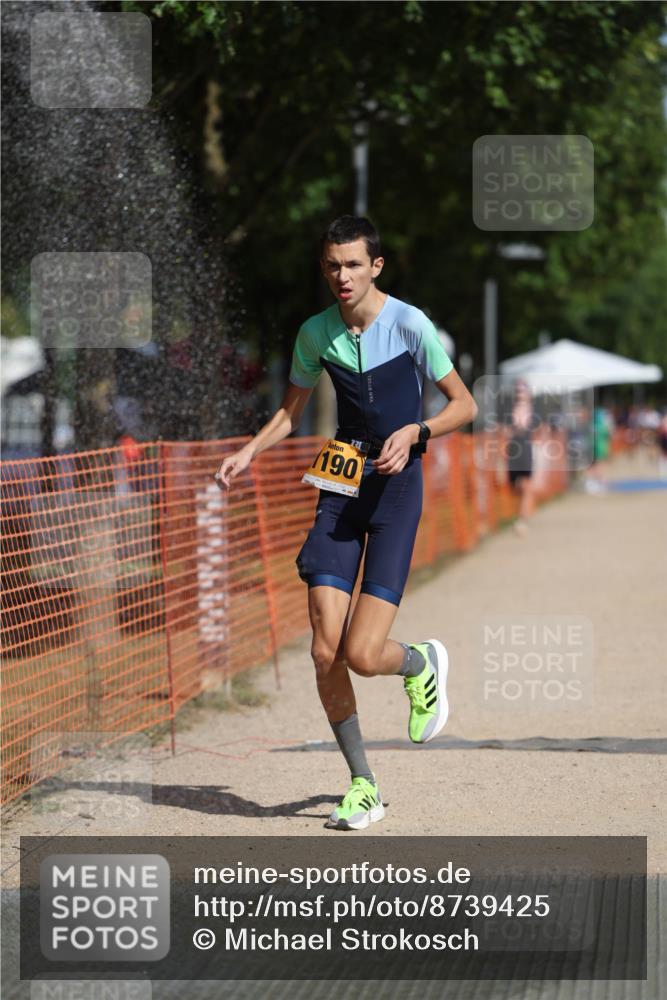 07.09.2025 - 19. Norderstedt Triathlon Michael Strokosch http://msf.ph/oto/8739425 07.09.2025 11:51:13 Laufen 1190, 1198, 1207 meine-sportfotos.de