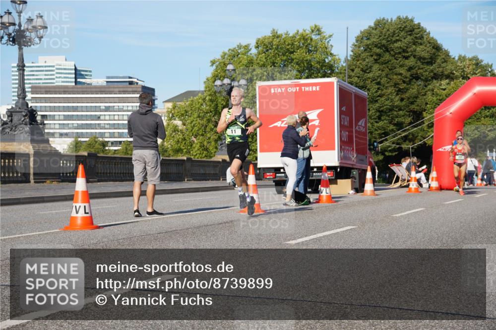 07.09.2025 - BARMER Alsterlauf Yannick Fuchs http://msf.ph/oto/8739899 07.09.2025 09:26:47 Laufen 11, 22 meine-sportfotos.de