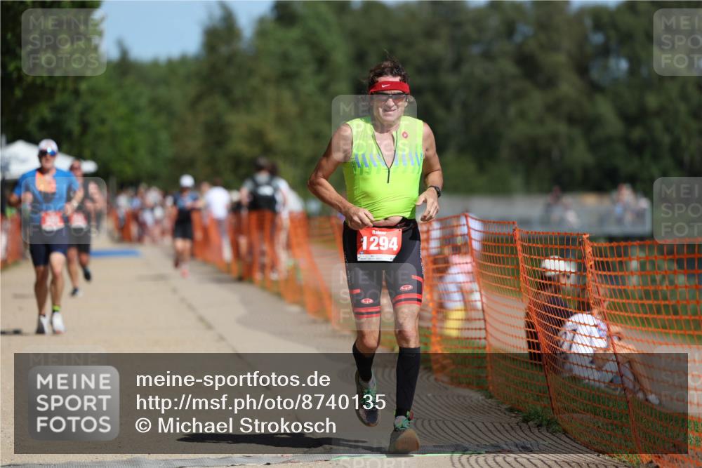 07.09.2025 - 19. Norderstedt Triathlon Michael Strokosch http://msf.ph/oto/8740135 07.09.2025 12:30:31 Laufen 303, 1294 meine-sportfotos.de