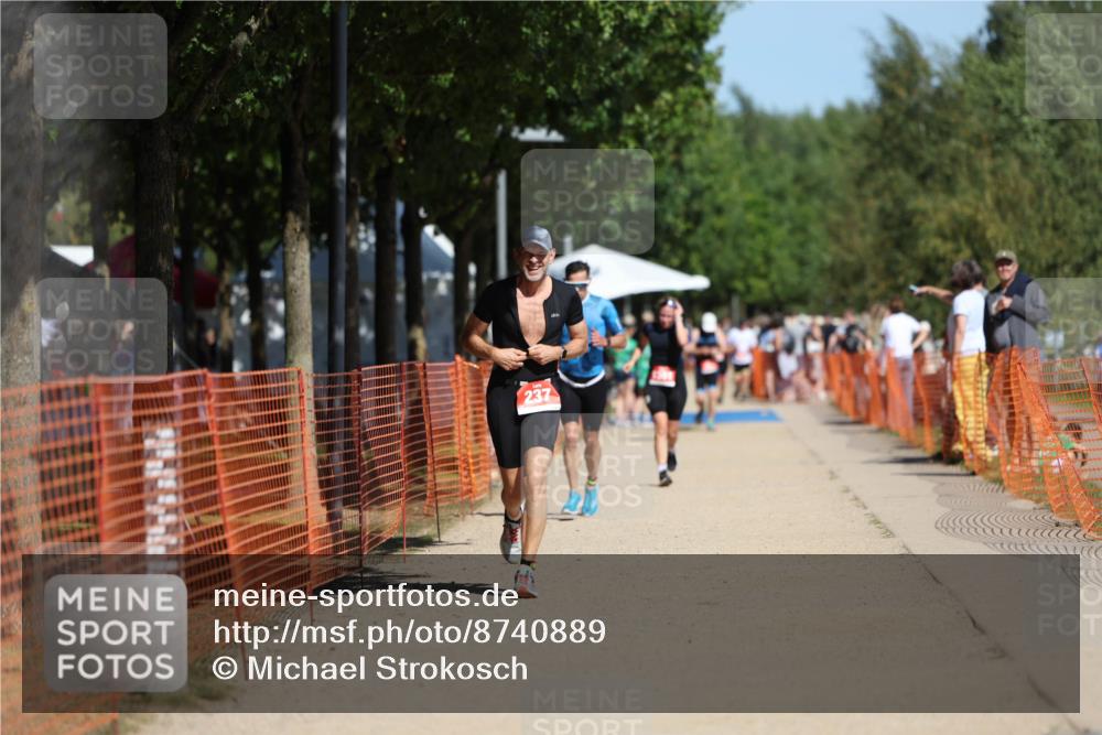 07.09.2025 - 19. Norderstedt Triathlon Michael Strokosch http://msf.ph/oto/8740889 07.09.2025 12:31:15 Laufen 215, 237 meine-sportfotos.de