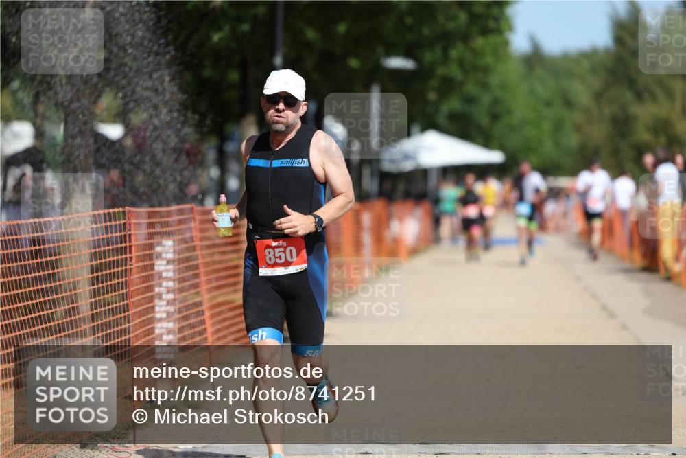 07.09.2025 - 19. Norderstedt Triathlon Michael Strokosch http://msf.ph/oto/8741251 07.09.2025 12:31:33 Laufen 850, 1231 meine-sportfotos.de