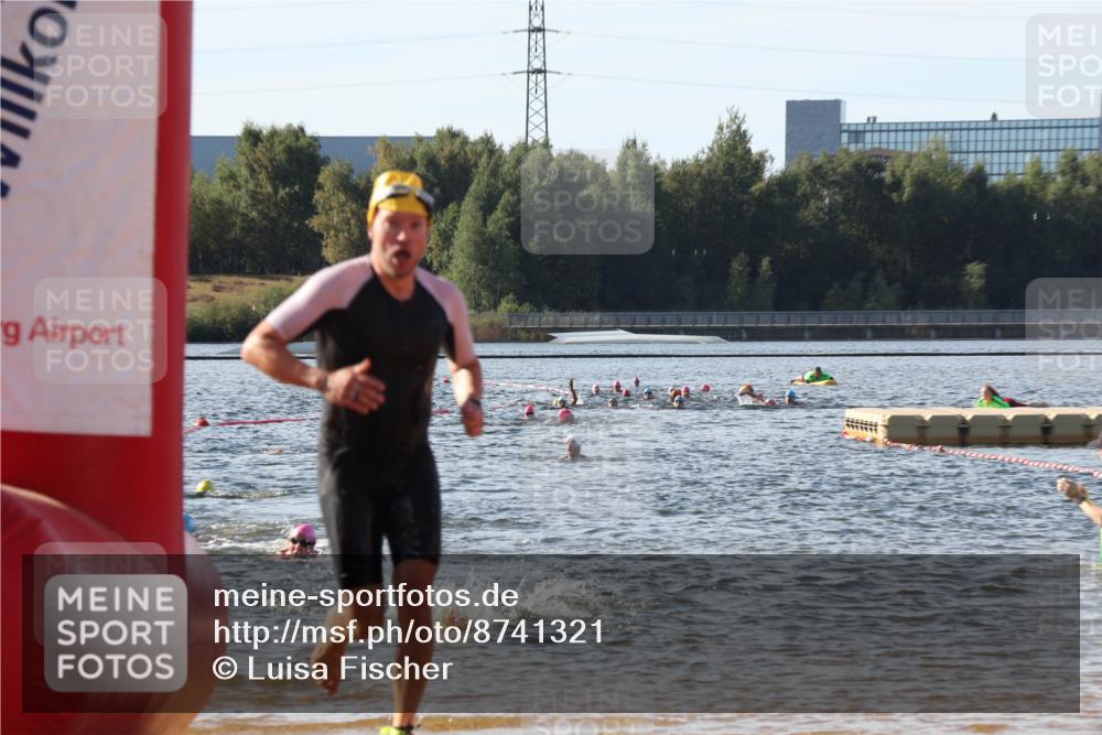 07.09.2025 - 19. Norderstedt Triathlon Luisa Fischer http://msf.ph/oto/8741321 07.09.2025 10:03:53 Schwimmen 1147 meine-sportfotos.de