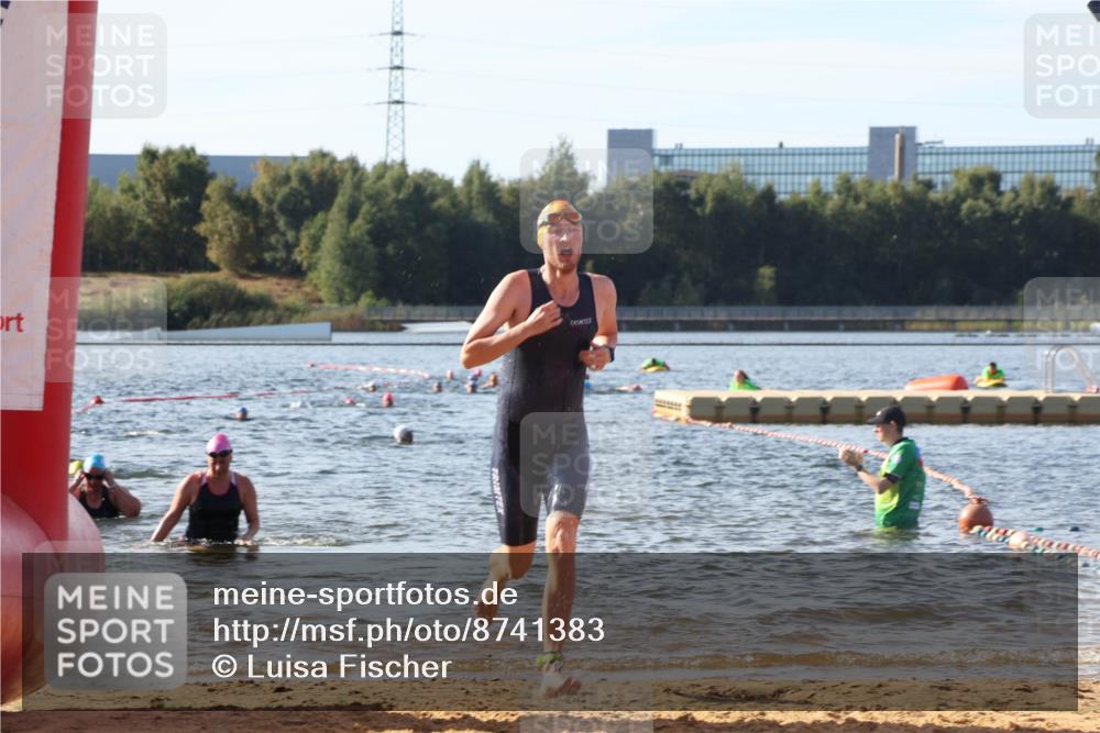 07.09.2025 - 19. Norderstedt Triathlon Luisa Fischer http://msf.ph/oto/8741383 07.09.2025 10:03:58 Schwimmen 1147, 1149 meine-sportfotos.de