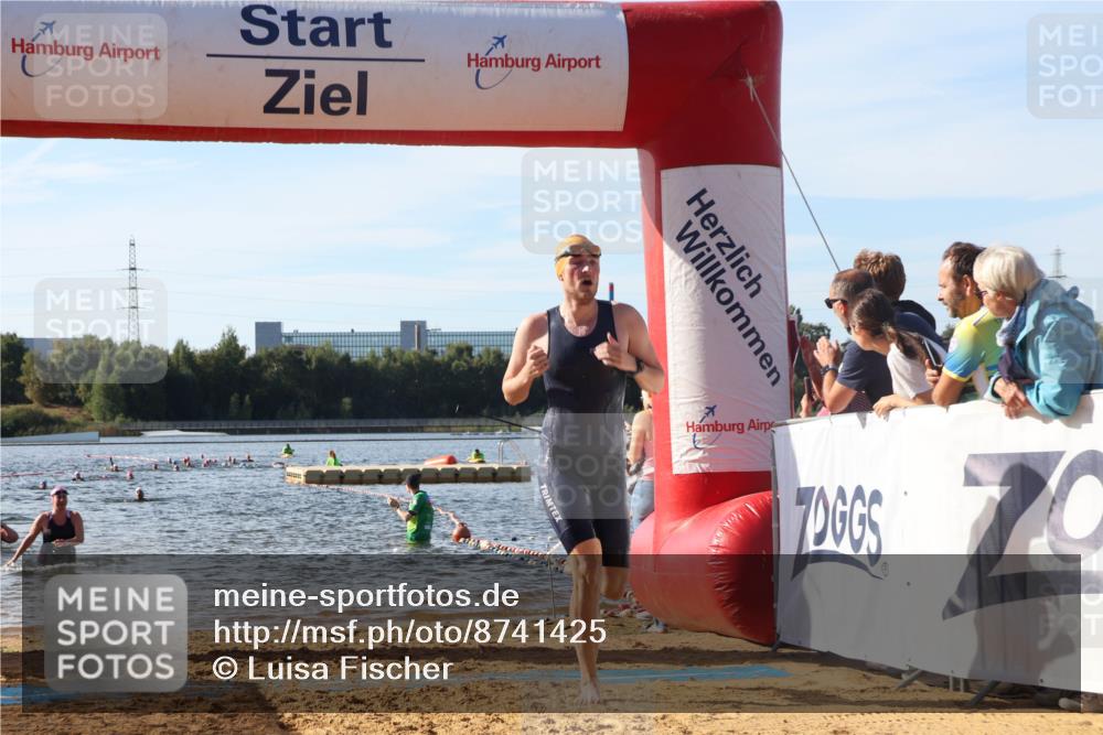 07.09.2025 - 19. Norderstedt Triathlon Luisa Fischer http://msf.ph/oto/8741425 07.09.2025 10:04:00 Schwimmen 1147, 1149 meine-sportfotos.de