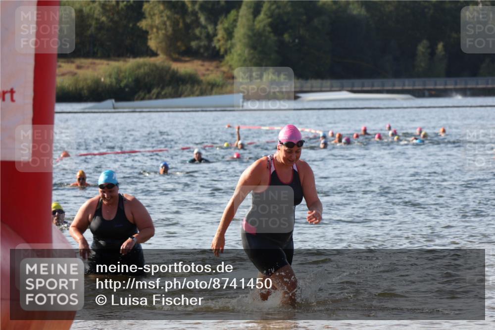 07.09.2025 - 19. Norderstedt Triathlon Luisa Fischer http://msf.ph/oto/8741450 07.09.2025 10:04:05 Schwimmen 1147, 1149 meine-sportfotos.de