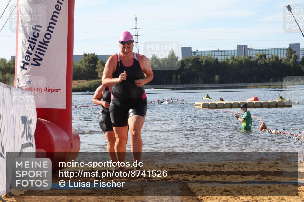 07.09.2025 - 19. Norderstedt Triathlon Luisa Fischer http://msf.ph/oto/8741526 07.09.2025 10:04:13 Schwimmen 1113, 1118 meine-sportfotos.de