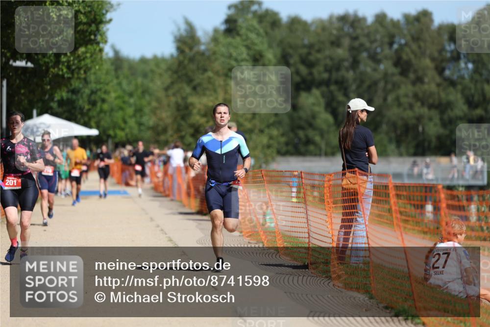 07.09.2025 - 19. Norderstedt Triathlon Michael Strokosch http://msf.ph/oto/8741598 07.09.2025 12:32:04 Laufen 201, 741 meine-sportfotos.de