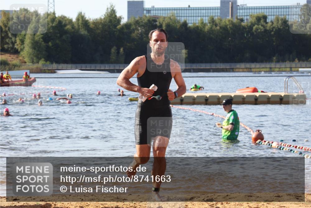 07.09.2025 - 19. Norderstedt Triathlon Luisa Fischer http://msf.ph/oto/8741663 07.09.2025 10:04:36 Schwimmen 1138, 1139 meine-sportfotos.de