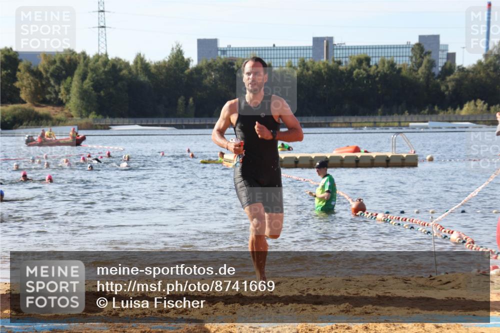 07.09.2025 - 19. Norderstedt Triathlon Luisa Fischer http://msf.ph/oto/8741669 07.09.2025 10:04:37 Schwimmen 1138, 1139 meine-sportfotos.de