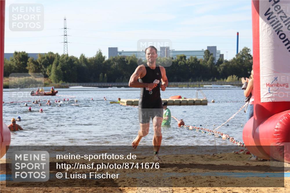 07.09.2025 - 19. Norderstedt Triathlon Luisa Fischer http://msf.ph/oto/8741676 07.09.2025 10:04:37 Schwimmen 1138, 1139 meine-sportfotos.de