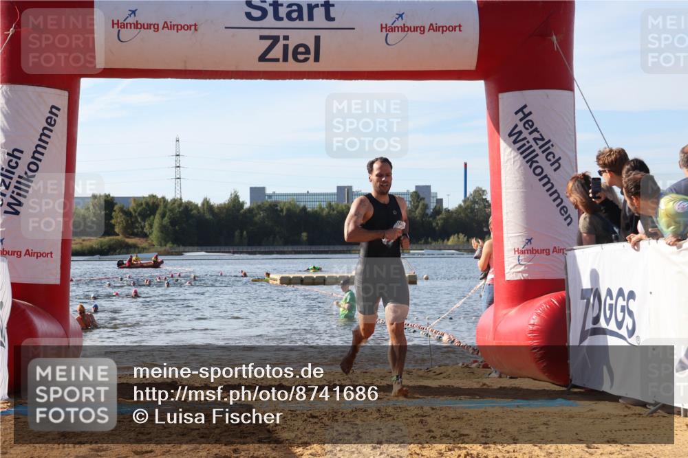 07.09.2025 - 19. Norderstedt Triathlon Luisa Fischer http://msf.ph/oto/8741686 07.09.2025 10:04:38 Schwimmen 1138, 1139 meine-sportfotos.de