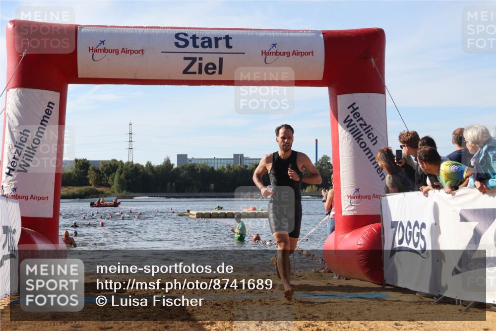 07.09.2025 - 19. Norderstedt Triathlon Luisa Fischer http://msf.ph/oto/8741689 07.09.2025 10:04:38 Schwimmen 1138, 1139 meine-sportfotos.de