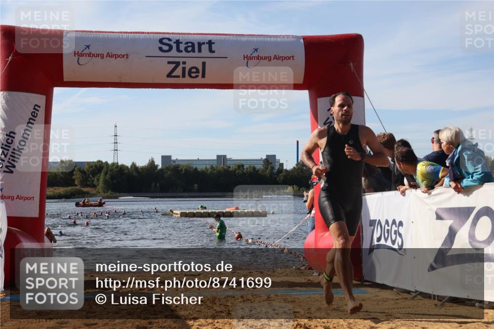 07.09.2025 - 19. Norderstedt Triathlon Luisa Fischer http://msf.ph/oto/8741699 07.09.2025 10:04:39 Schwimmen 1138, 1139 meine-sportfotos.de