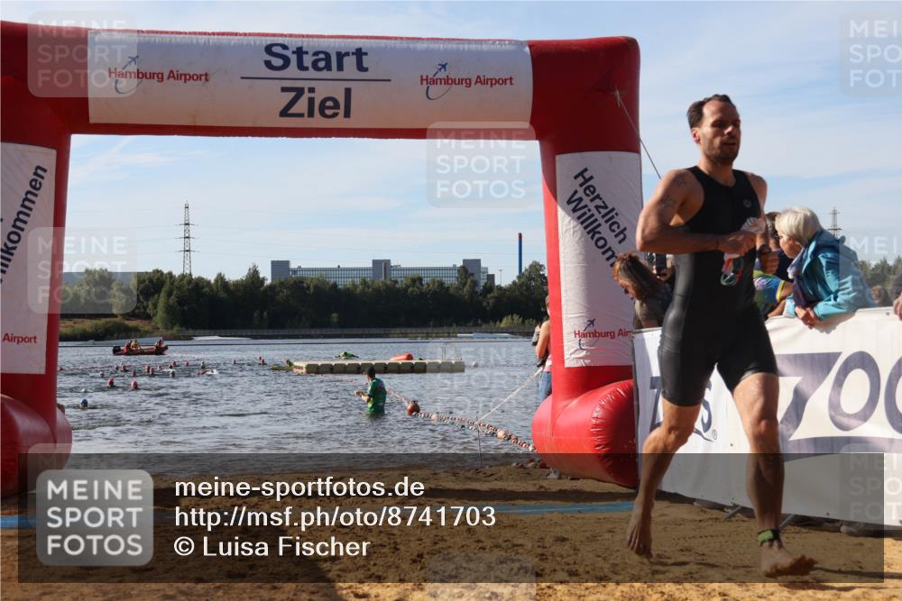07.09.2025 - 19. Norderstedt Triathlon Luisa Fischer http://msf.ph/oto/8741703 07.09.2025 10:04:39 Schwimmen 1138, 1139 meine-sportfotos.de