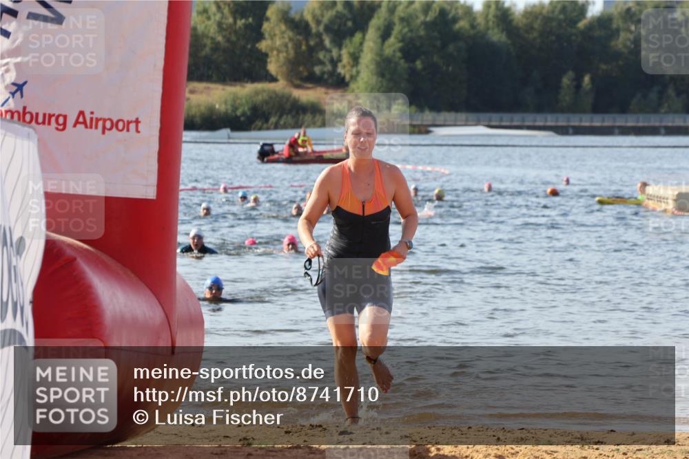 07.09.2025 - 19. Norderstedt Triathlon Luisa Fischer http://msf.ph/oto/8741710 07.09.2025 10:04:47 Schwimmen 1129, 1139 meine-sportfotos.de