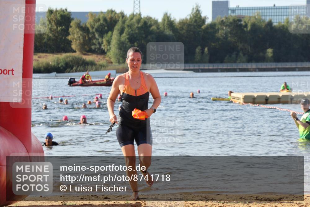 07.09.2025 - 19. Norderstedt Triathlon Luisa Fischer http://msf.ph/oto/8741718 07.09.2025 10:04:48 Schwimmen 1129, 1139 meine-sportfotos.de