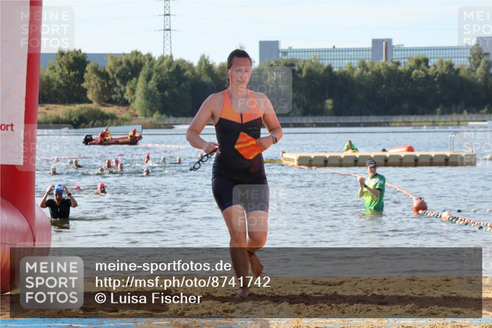 07.09.2025 - 19. Norderstedt Triathlon Luisa Fischer http://msf.ph/oto/8741742 07.09.2025 10:04:49 Schwimmen 1129, 1139 meine-sportfotos.de